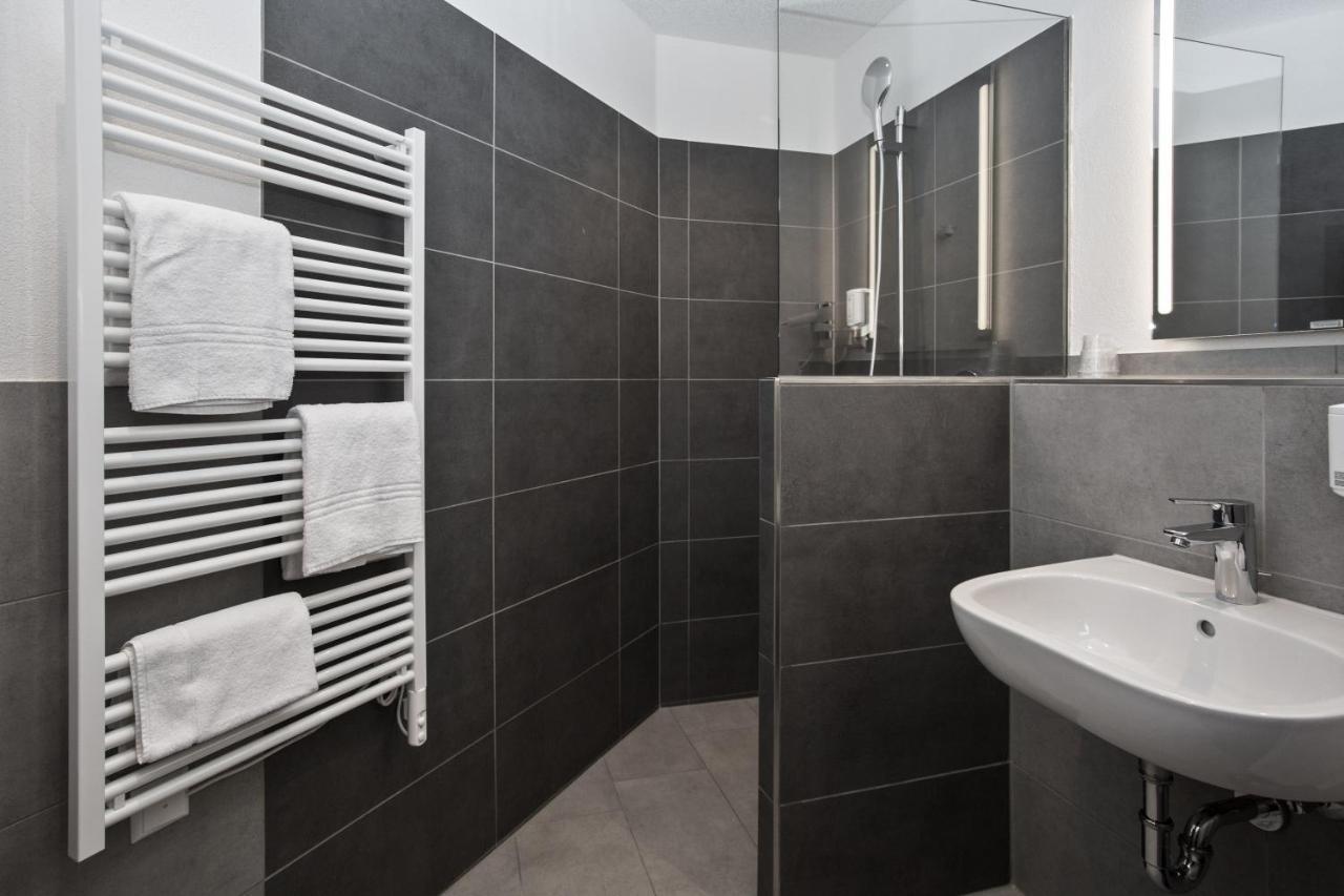 Hotel-Gasthaus Engel Luttingen Лауфенбург Екстериор снимка