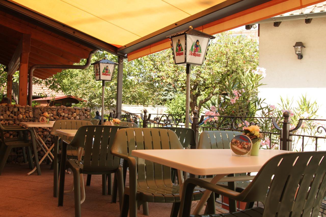 Hotel-Gasthaus Engel Luttingen Лауфенбург Екстериор снимка